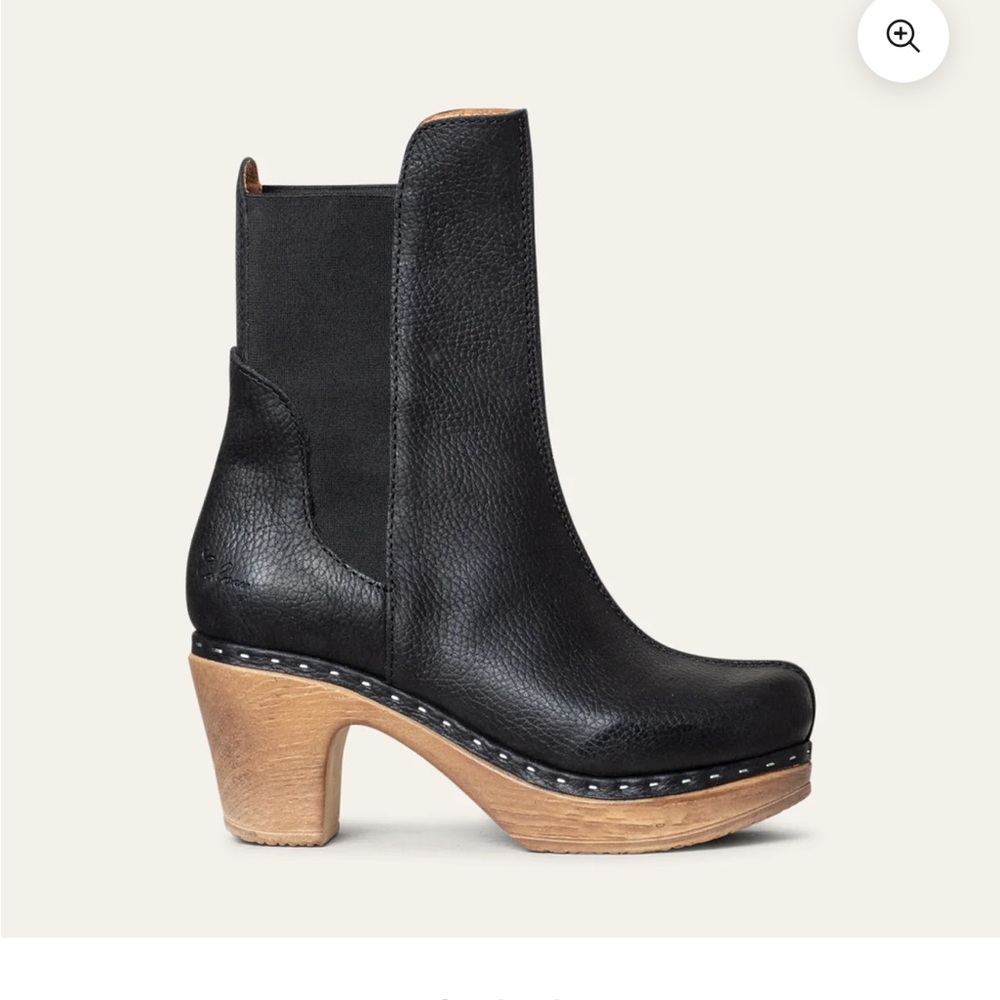 Elegant Black Heeled Boots